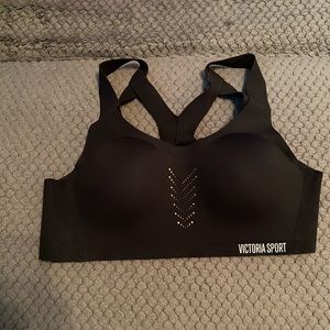 Victoria’s Secret High impact sports bra 34B